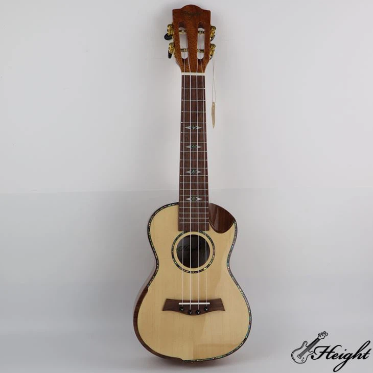 Ukulele z masivního smrkového dřeva