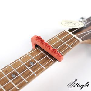 Barevné ukulele capo